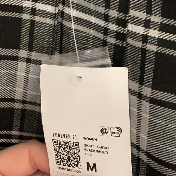 Sale! Forever 21 Plaid Pleated Mini Skirt, Size M, Black/Gray/White, NWT - Picture 6 of 7